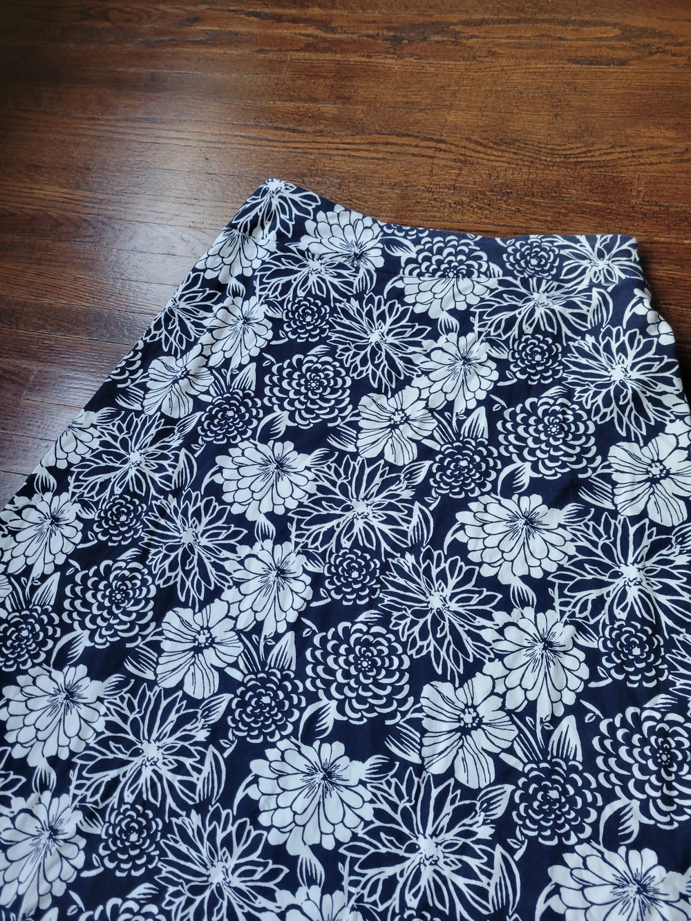 Talbots Women's Navy White Floral Maxi Skirt Slit Style Sz M Casual Church Wear - Picture 14 of 17